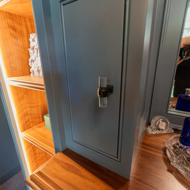 Custom closet millwork and finish detail, Dublin, OH