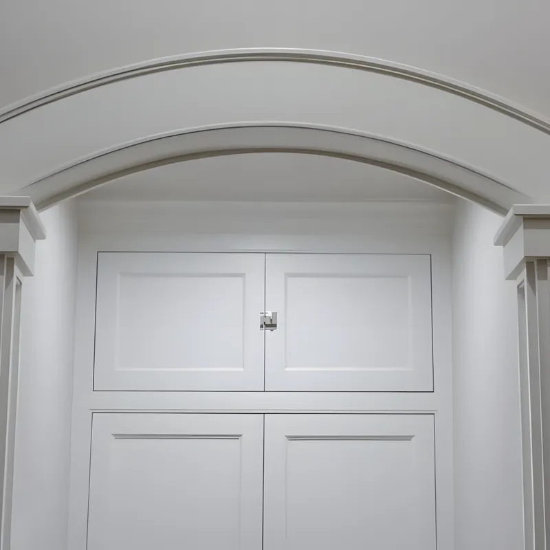 Custom entranceway arch detail in a Columbus, OH area home