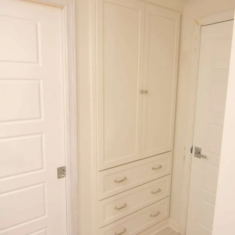 Custom linen closet cabinetry, Columbus, OH area